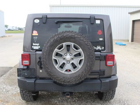Used 2017 Jeep Wrangler Unlimited Rubicon w/ Connectivity Group AWD/4WD image 5