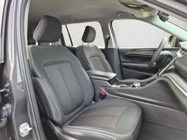 Used 2024 Jeep Grand Cherokee L Laredo AWD/4WD image 19