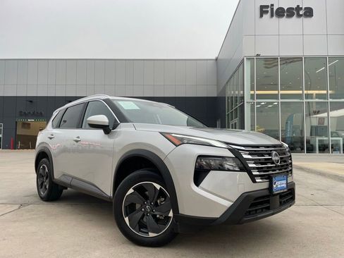 Certified 2025 Nissan Rogue SV w/ SV Premium Package FWD image 1
