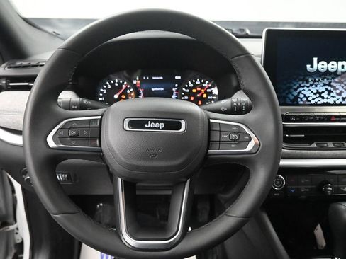 Used 2024 Jeep Compass Latitude image 30