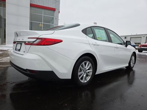 Used 2025 Toyota Camry LE image 7