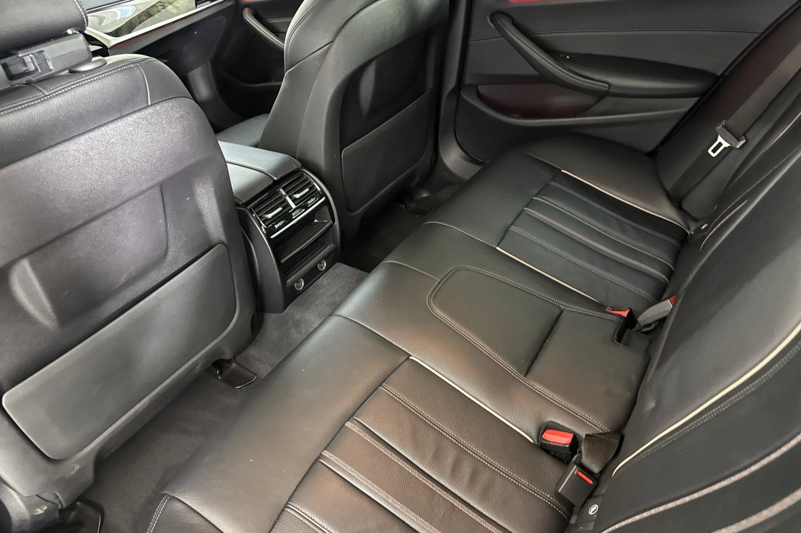 Used 2019 BMW 530e w/ Convenience Package RWD image 29