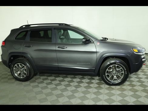 Used 2022 Jeep Cherokee Trailhawk image 2