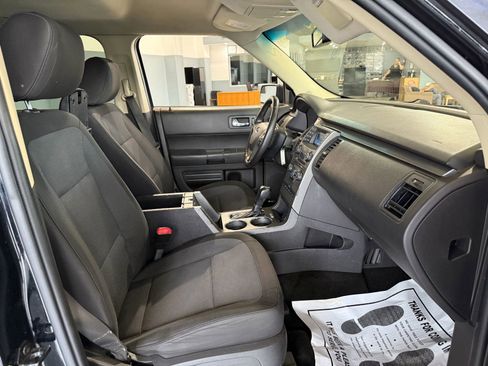 Used 2017 Ford Flex SE image 12