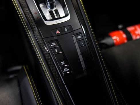 Used 2021 Porsche 718 Cayman GT4 image 30