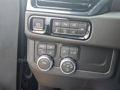 New 2026 GMC Yukon XL AT4 image 18