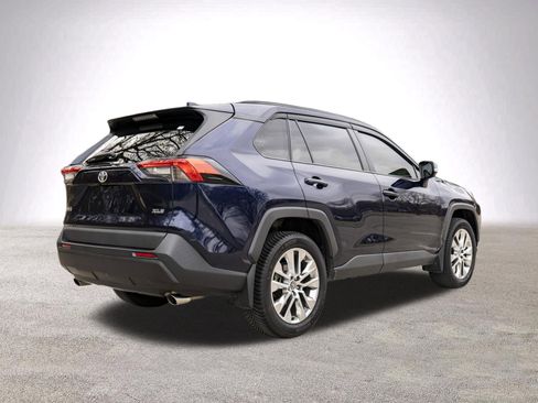 Used 2020 Toyota RAV4 XLE Premium image 9