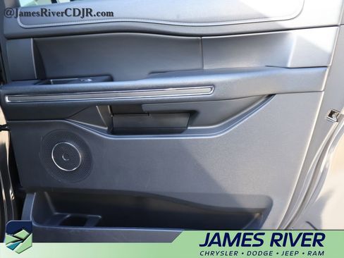 Used 2024 Ford Expedition Max XLT image 11