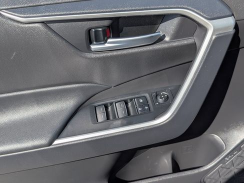 Used 2025 Toyota RAV4 XLE FWD image 15