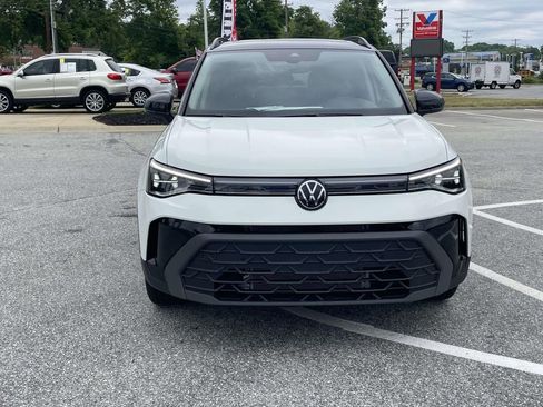 New 2026 Volkswagen Taos SE FWD image 2