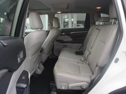 Used 2017 Toyota Highlander Limited AWD/4WD image 18