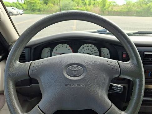 Used 2004 Toyota Tacoma 2WD Xtracab image 17