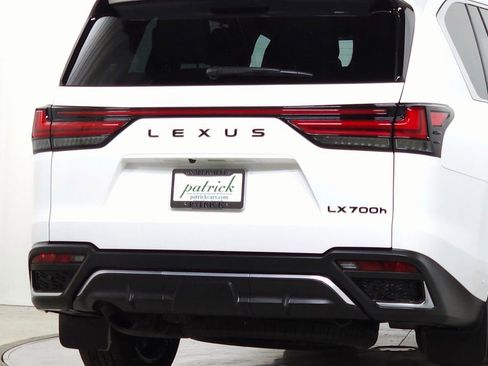 Used 2025 Lexus LX 700h F Sport image 9