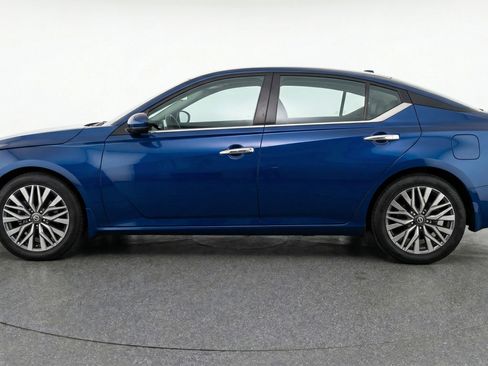 Used 2025 Nissan Altima 2.5 SV FWD image 5