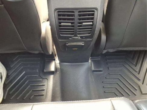 Used 2018 Ford Escape Titanium FWD image 12