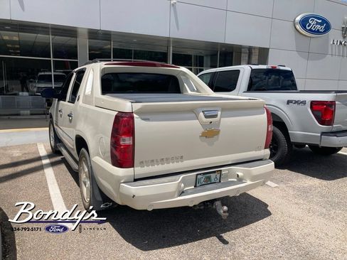Used 2013 Chevrolet Avalanche LTZ AWD/4WD image 4