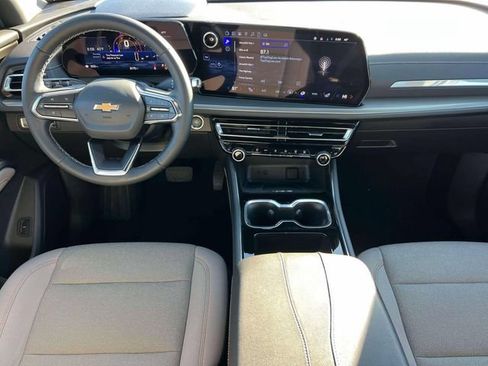 Certified 2025 Chevrolet Traverse LT FWD image 15