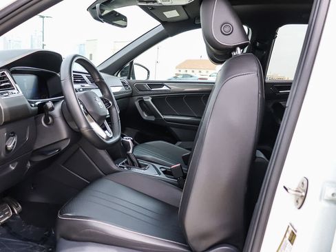 Used 2022 Volkswagen Tiguan SE R-Line image 18