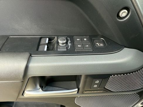 Used 2023 Land Rover Defender 90 X image 21
