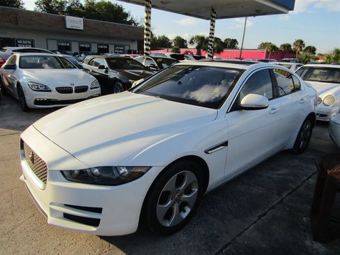 Used 2018 Jaguar XE image 1