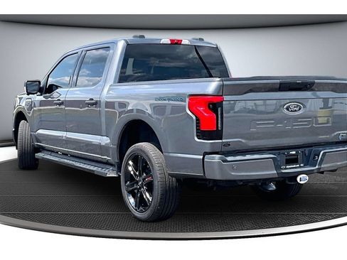 Used 2022 Ford F150 Lightning XLT AWD/4WD image 19