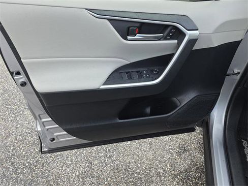 Certified 2020 Toyota RAV4 XLE Premium image 30