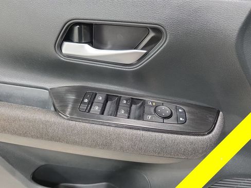 Used 2025 Nissan Kicks SV AWD/4WD image 27