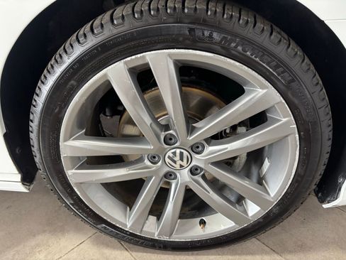 Used 2018 Volkswagen Passat 2.0T R-Line w/ R-Line Lighting Package image 7