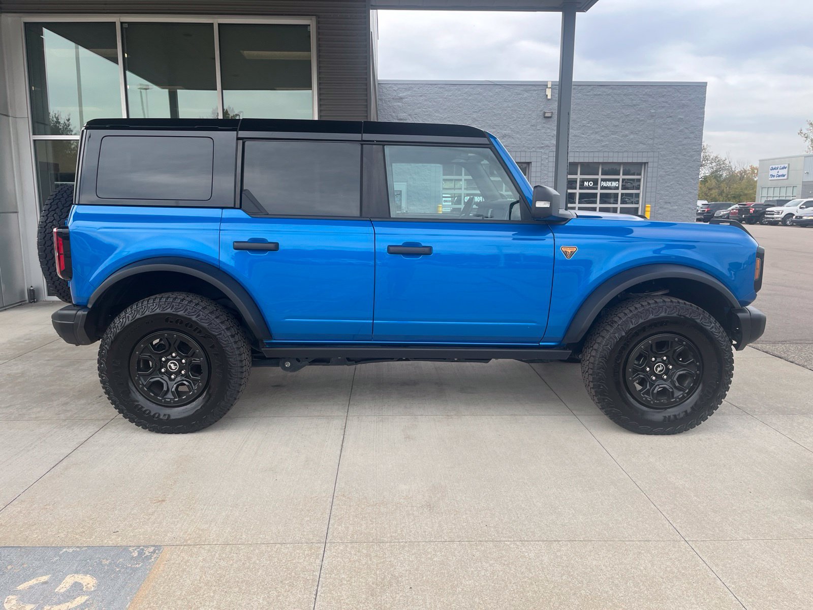 Certified 2025 Ford Bronco Badlands AWD/4WD image 7