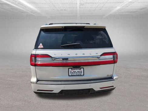 Used 2018 Lincoln Navigator Select w/ Technology Package RWD image 13