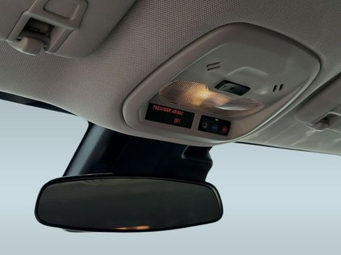 Used 2025 Chevrolet Trax LT FWD image 19