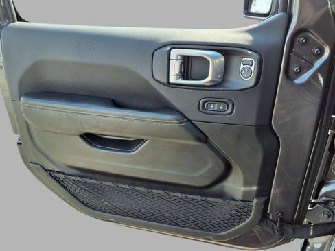 Used 2025 Jeep Wrangler Unlimited Sahara AWD/4WD image 19