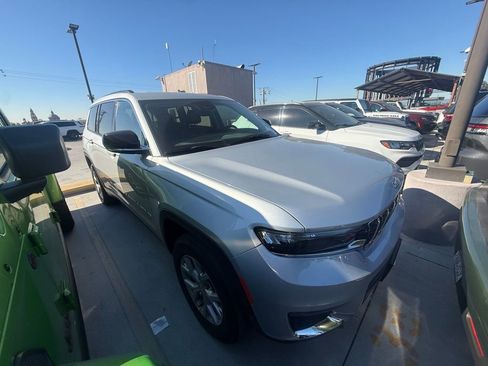 Used 2025 Jeep Grand Cherokee Laredo w/ MOPAR Finishing Package image 3