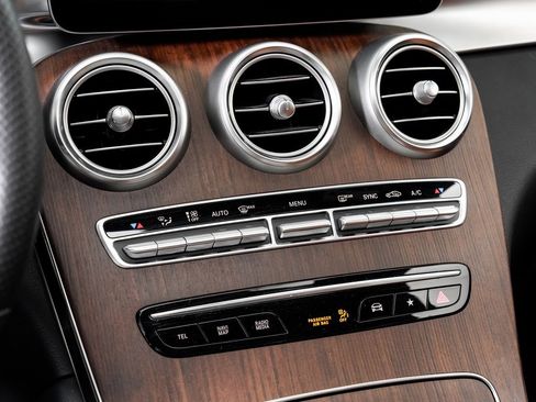 Used 2021 Mercedes-Benz GLC 300 image 17