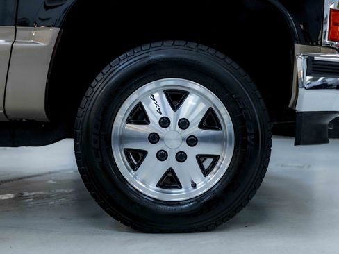 Used 1988 Chevrolet Silverado 1500 4x4 Regular Cab image 14