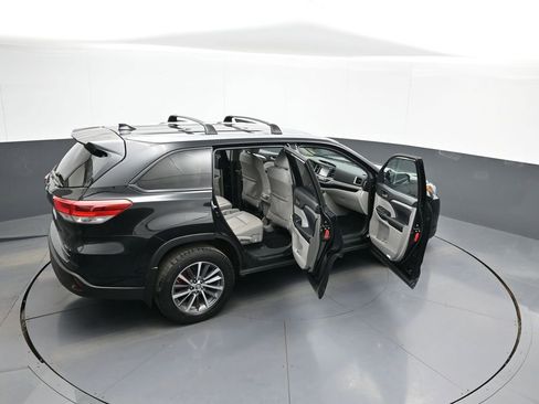 Certified 2019 Toyota Highlander XLE image 47