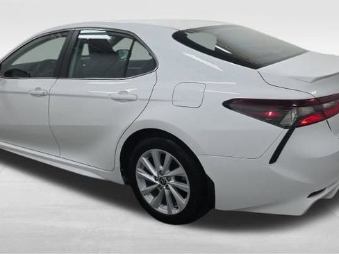 Used 2024 Toyota Camry SE FWD image 4