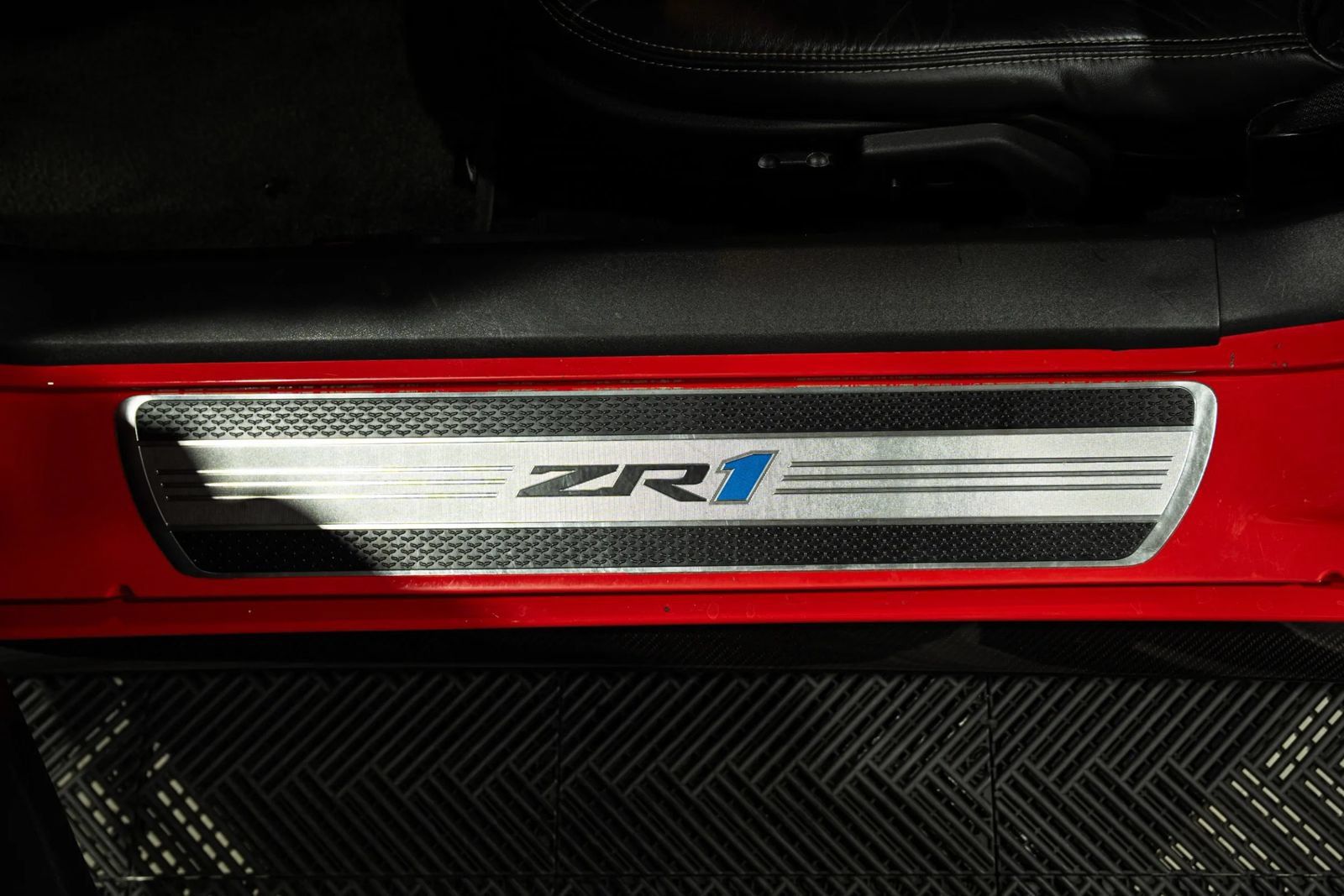 Used 2010 Chevrolet Corvette ZR1 w/ Preferred Equipment Group RWD image 18