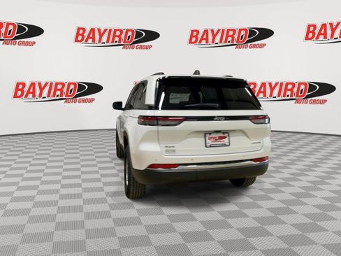 Used 2024 Jeep Grand Cherokee Laredo AWD/4WD image 7