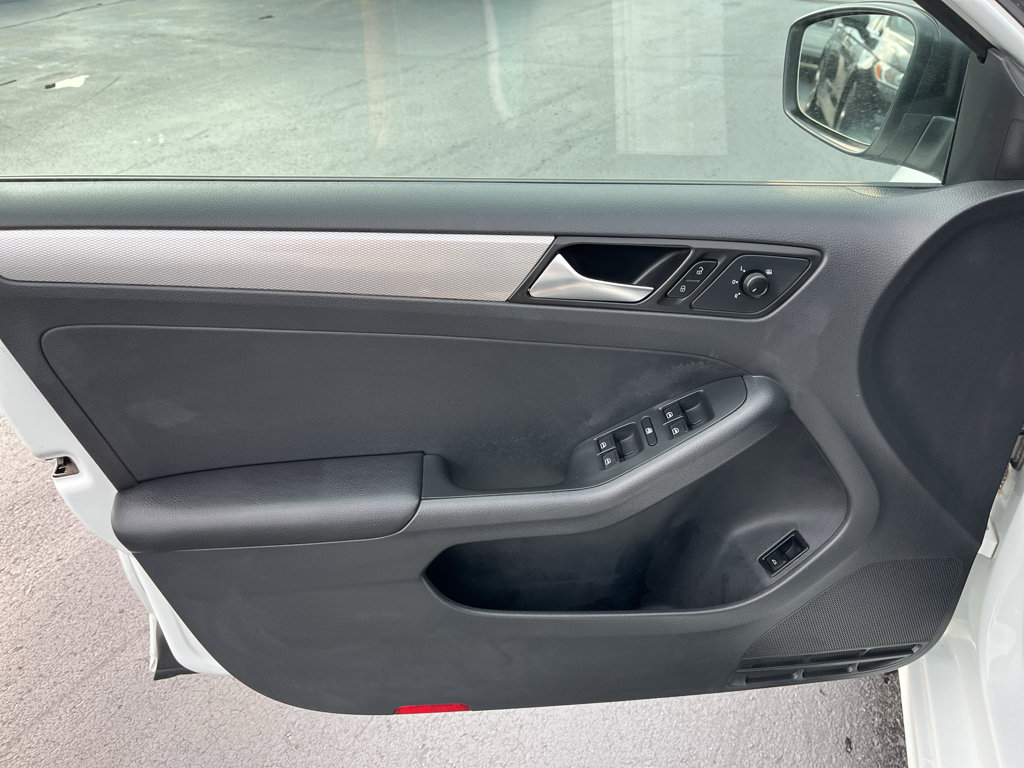 Used 2015 Volkswagen Jetta SE FWD image 12