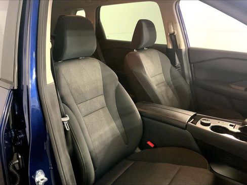 Used 2025 Nissan Rogue SV image 7