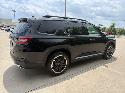 New 2026 Honda Pilot Touring image 5