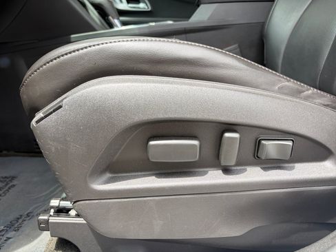 Used 2017 Chevrolet Equinox LT w/ Sport Edition FWD image 13