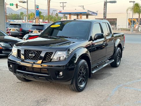 Used 2014 Nissan Frontier SV w/ SV Value Truck Package RWD image 6