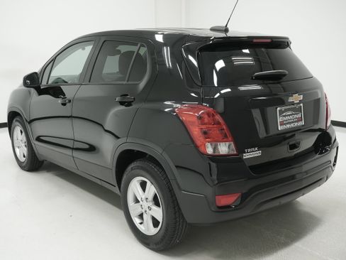 Used 2020 Chevrolet Trax LS w/ Tint and Cruise Package FWD image 6