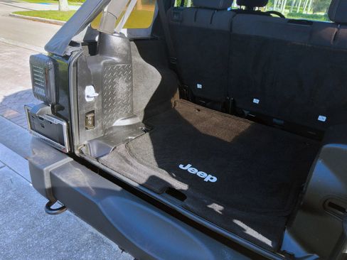 Used 2014 Jeep Wrangler Unlimited Rubicon w/ Connectivity Group AWD/4WD image 52