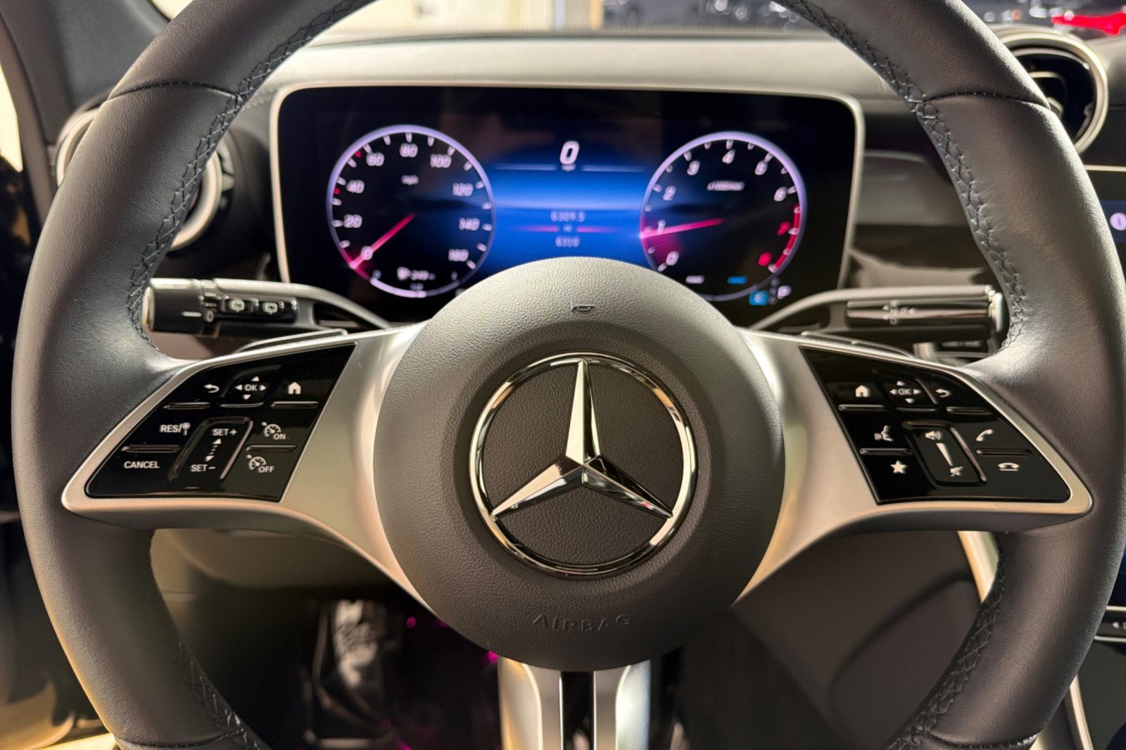 Used 2024 Mercedes-Benz GLC 300 4MATIC image 21