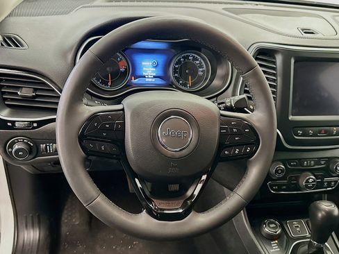 Used 2023 Jeep Cherokee Altitude Lux image 18