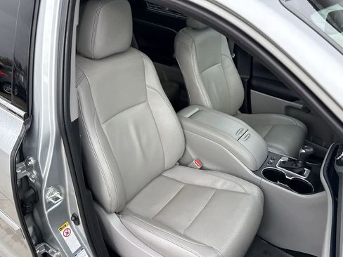 Used 2019 Toyota Highlander Limited image 21