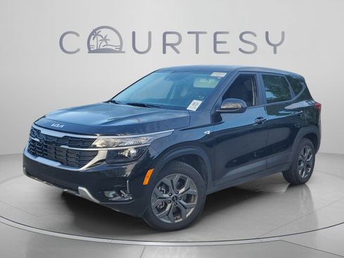 Certified 2026 Kia Seltos LX AWD/4WD image 1
